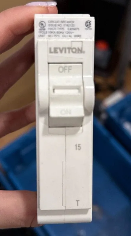 Автоматический выключатель Leviton LB115-T White 15A 1-Pole Plug-On Standard Cir
