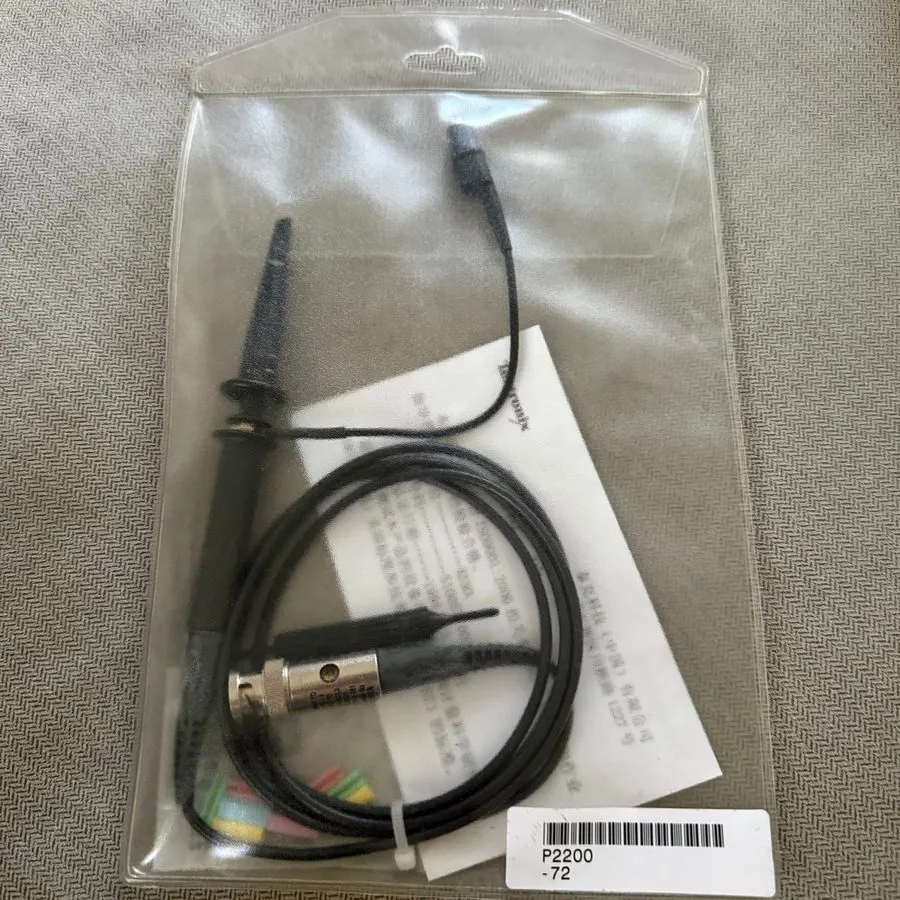 Tektronix P2200 200MHz 1X/10X Passive Oscilloscope Probe w/ Accessories