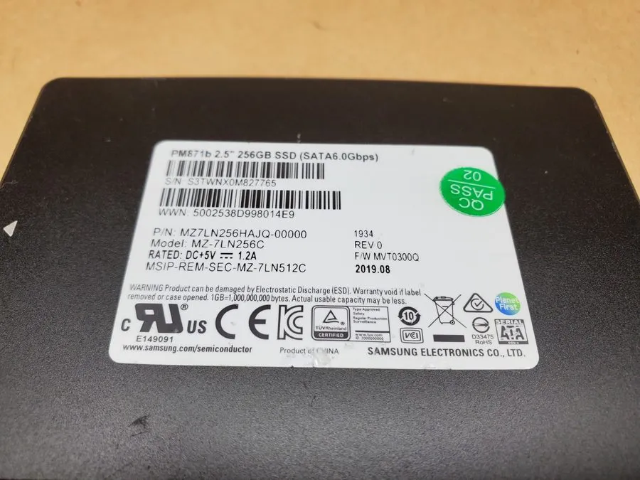 SSD-накопитель Mixed Samsung PM871b 256GB Solid State Drive SATA 2.5" MZ-7LN256C