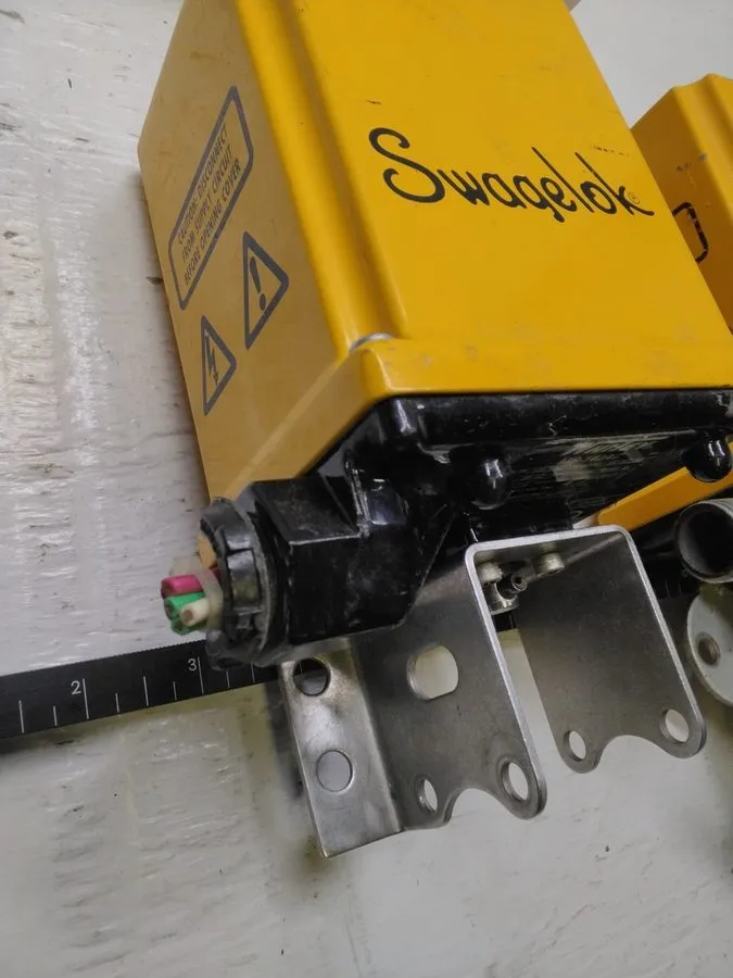 Клапан MS-142AC Electric Actuator Valve 120VAC & Swagelok SS-63TF8-42AC 1/2 Mnpt