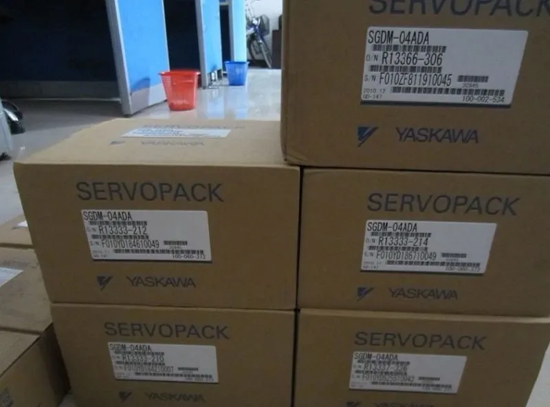 Сервопривод YASKAWA Drives SGDM-04ADA 200V ServoPack Expedited Shipping
