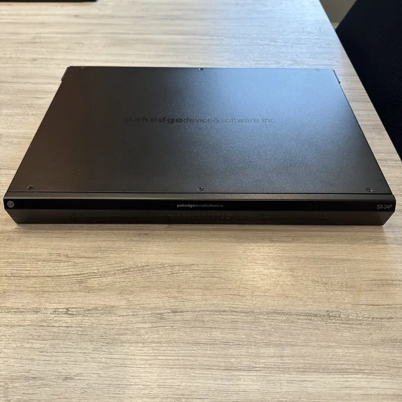 Коммутатор Pakedge SX-24P 24-Port Gigabit Managed PoE+ Ethernet Switch 4- SFP po