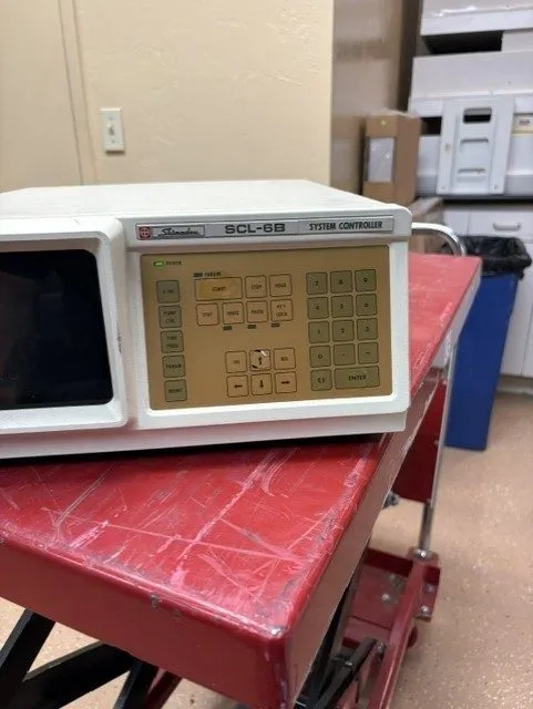 Хроматограф Shimadzu LC-6A HPLC System SCL-6B Controller Powers On Parts/Repair — фото лота 1