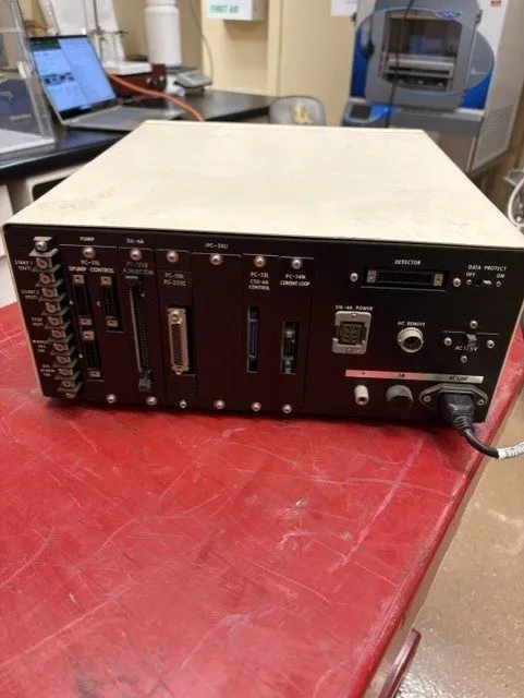 Хроматограф Shimadzu LC-6A HPLC System SCL-6B Controller Powers On Parts/Repair — фото лота 2