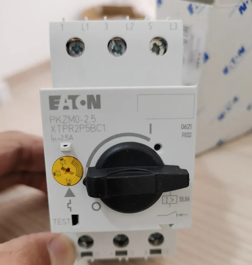 Автоматический выключатель Eaton PKZM0-2,5 2.5A Motor Protection Circuit Breaker