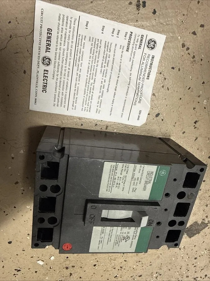 Автоматический выключатель TED134030V 30 Amp 480v 3 Pole GE Industrial Circuit B