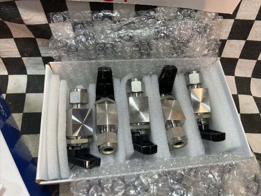 Клапан Swagelok SS-43GS6-A 1-Piece 40G Series Angle Pattern Ball Valve FNSP