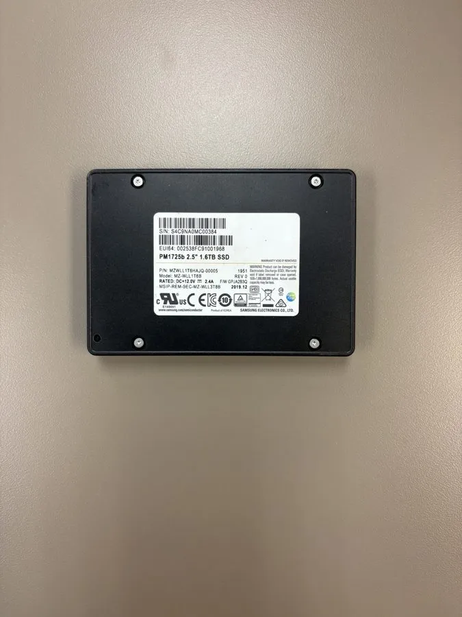 SSD-накопитель Samsung PM1725b 1.6TB NVMe 2.5" U.2 SSDMZWLL1T6HAJQ-00005 REV 0 M