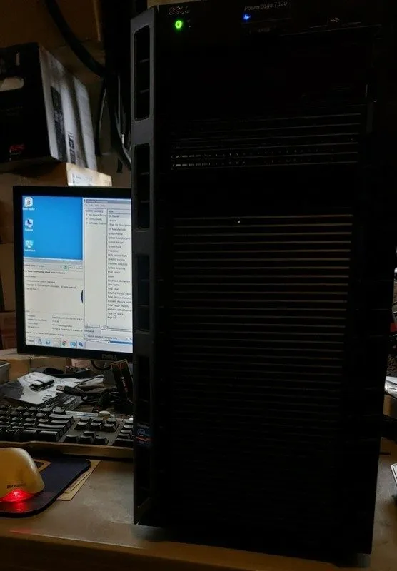 Сервер Dell PoweEdge T320 Xeon E5-1410 2.8Ghz QC 24GB RAID1, 4HD slots