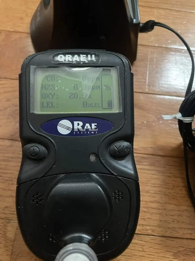 Газоанализатор RAE Systems QRAE II PGM-2400 Gas Detector + Charger Base — фото лота 2