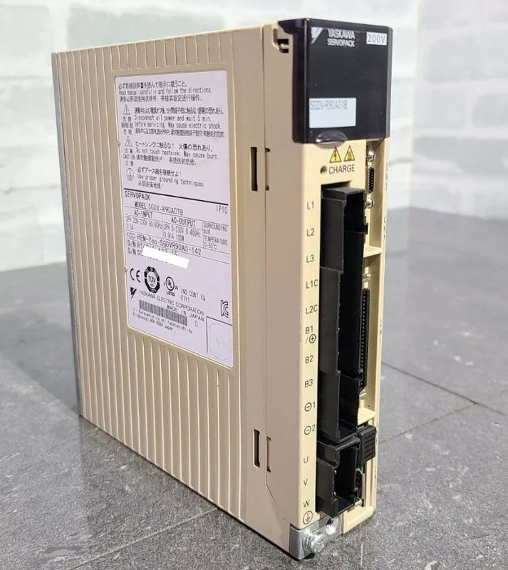 Сервопривод Yaskawa SGDV-R90A01B AC Servo Drive