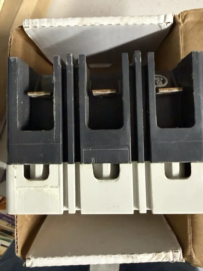 Автоматический выключатель EHD3100BP10 Eaton Circuit Breaker 100A 480V 3P Condit