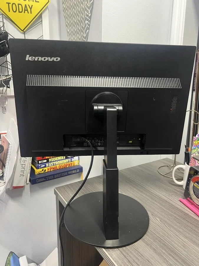 Монитор Lenovo ThinkVision T2254pC 22" LED Backlit 1680 x 1050 Monitor w/Stand