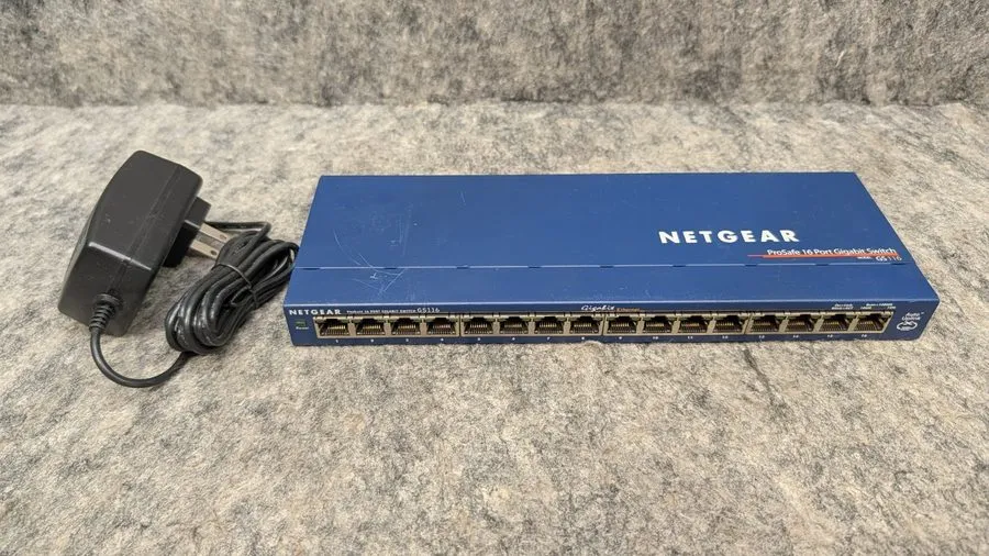 Коммутатор Netgear ProSafe 16 Port Gigabit Switch GS116 v2 Blue Metal Desktop