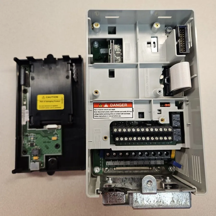 Частотный преобразователь Allen-Bradley 20AD2P1A3AYNNNC0 PowerFlex 70 Series AC  — фото лота 2
