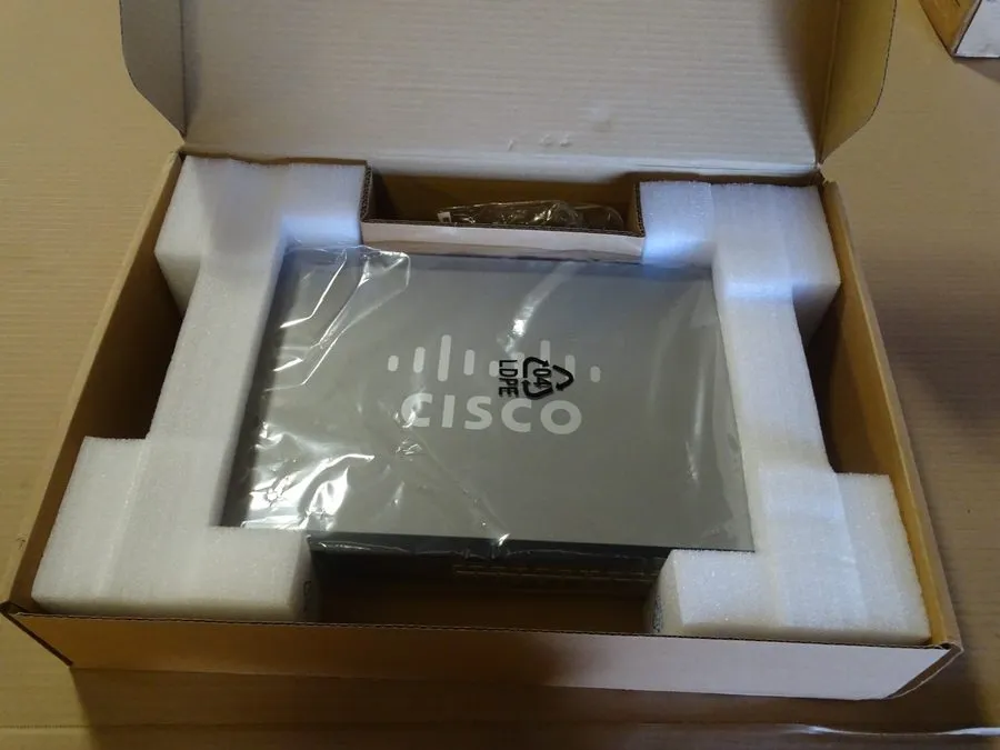 Коммутатор Cisco SG300-28PP 28-Port Gigabit PoE Managed Network Switch