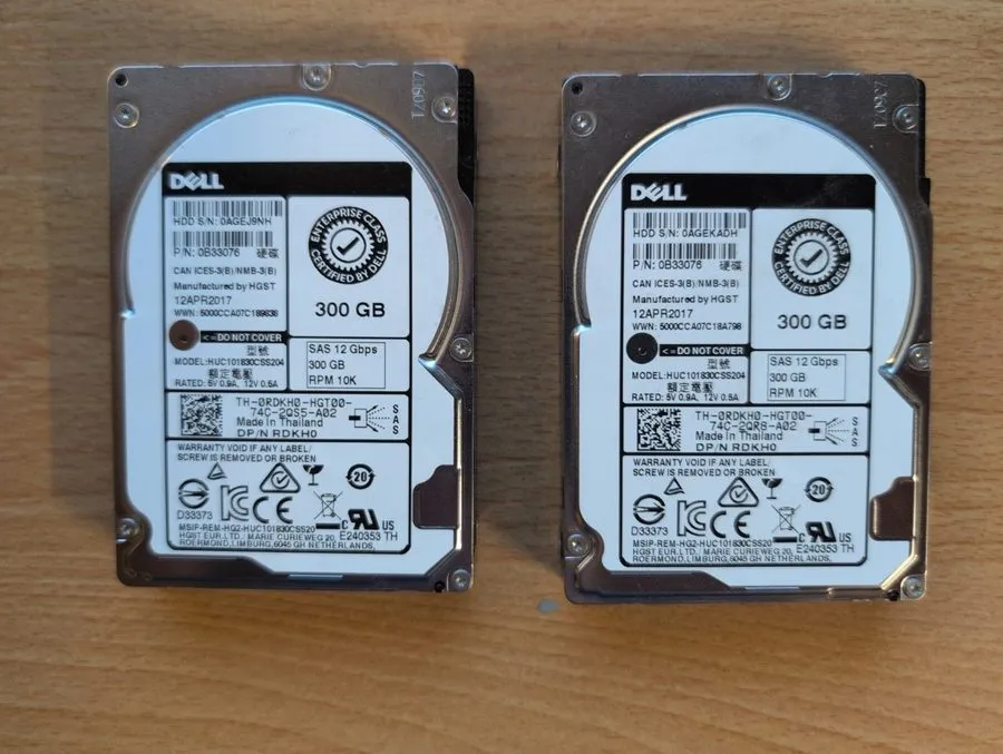 Жёсткий диск Dell HGST HUC101830CSS204 300GB 2.5" 12Gb/s 10K SAS Drive — фото лота 1