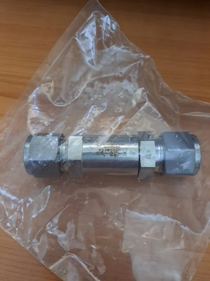 Клапан Swagelok SS-8C-1 1/2" SS check valve, 1 psi cracking pressure