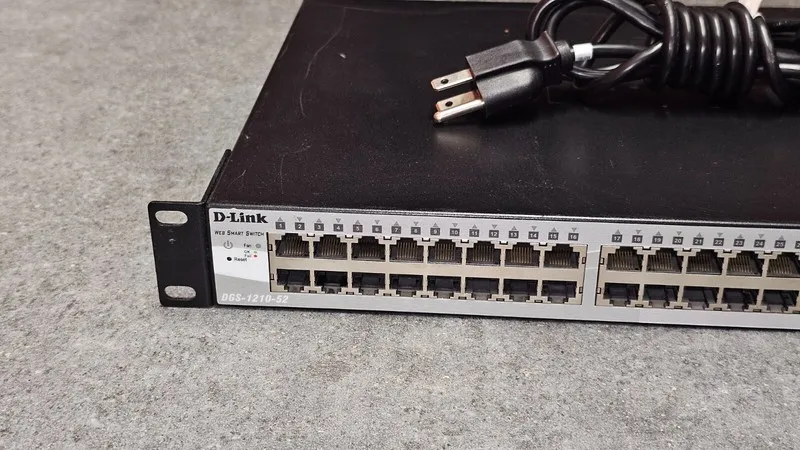 Коммутатор D-Link 52-Port Gigabit Smart Managed Network Switch DGS-1210-52 RackM