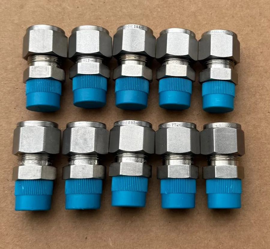 Фитинг Swagelok SS-810-1-6 Stainless Steel Threaded Pipe Tee Fitting