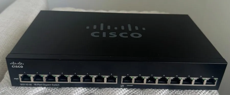 Коммутатор Cisco Small Business SG110-16 16-Port Gigabit Desktop Switch Excellen