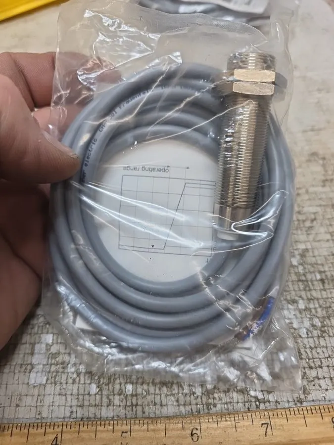 Датчик BAUMER ELECTRIC IWRM 18U9502 ANALOG SENSOR LINEAR SENSOR WITH VOLTAGE OUT — фото лота 1