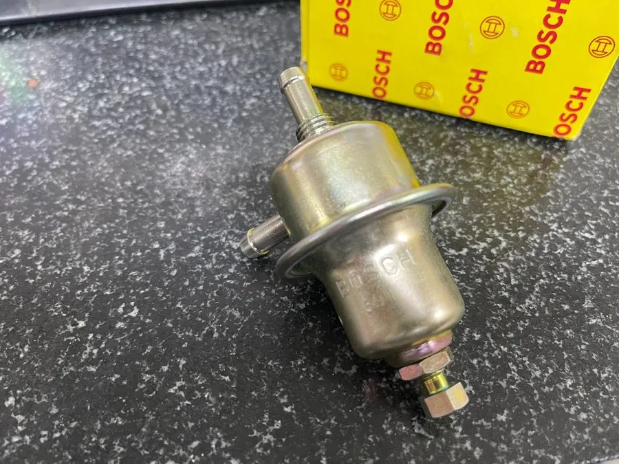 Клапан Porsche 912 914 BOSCH Fuel Pressure Regulator Control Valve 0280160001 — фото лота 1