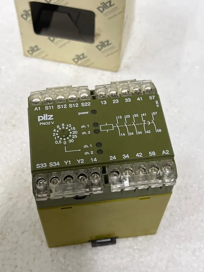 Реле безопасности PILZ PNOZ V 30 s 24 V DC Safety Relay
