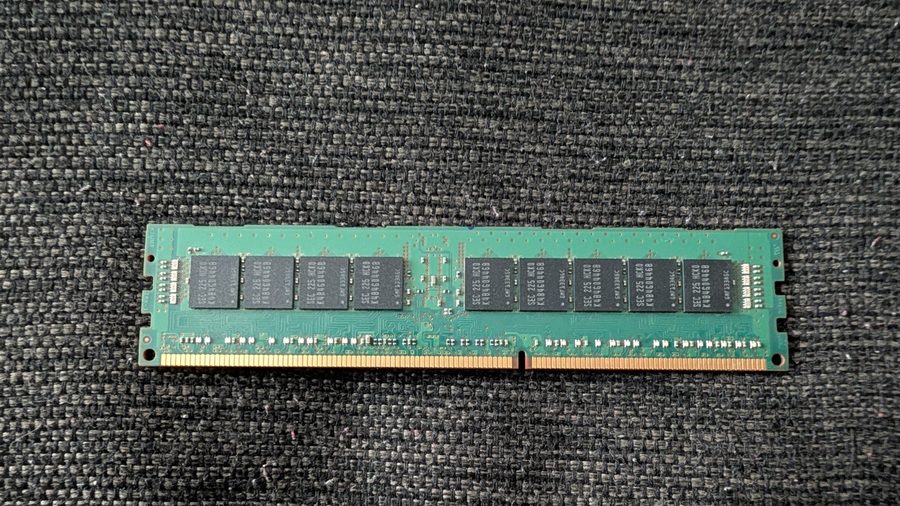 Модуль памяти Samsung 8GB DDR3-1600MHz 1Rx4 PC3-12800R-11-11-C2-D3 ECC Registere — фото лота 1