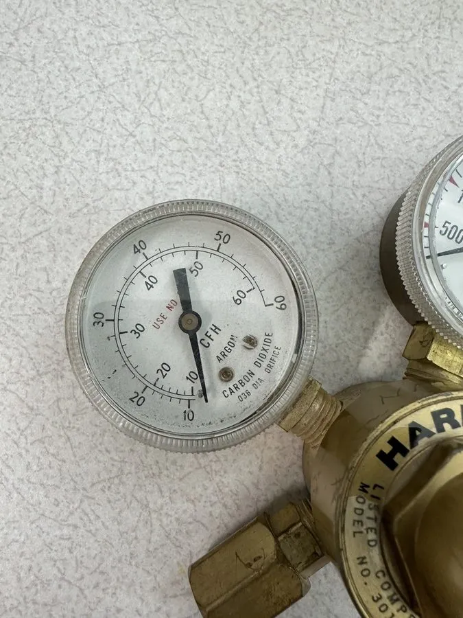 Трубопроводная арматура HARRIS MODEL 301-AR/CD60 COMPRESSED GAS REGULATOR W/ GAU