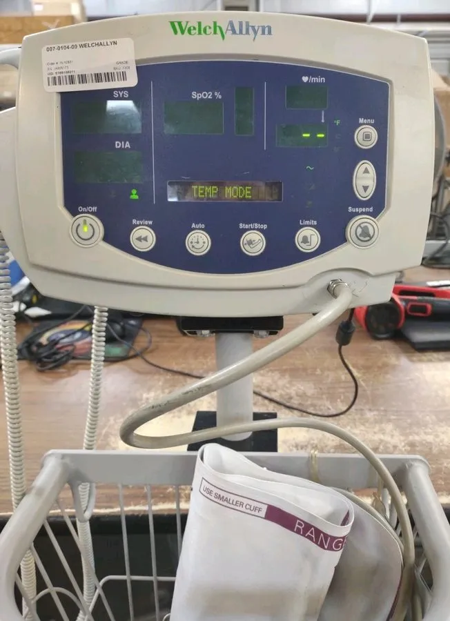 Монитор пациента Welch Allyn 007-0104-00 Vital Signs Monitor W/ Thermometer, Rol — фото лота 4