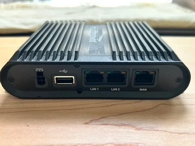 Маршрутизатор Cradlepoint IBR1100LPE-VZ Dual Band Router Verizon 4G LTE 100 Mbps — фото лота 2