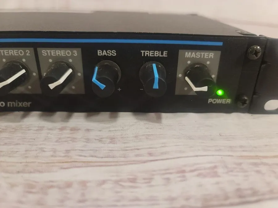 Микшерный пульт Shure SCM410 4-Channel Microphone Mixer