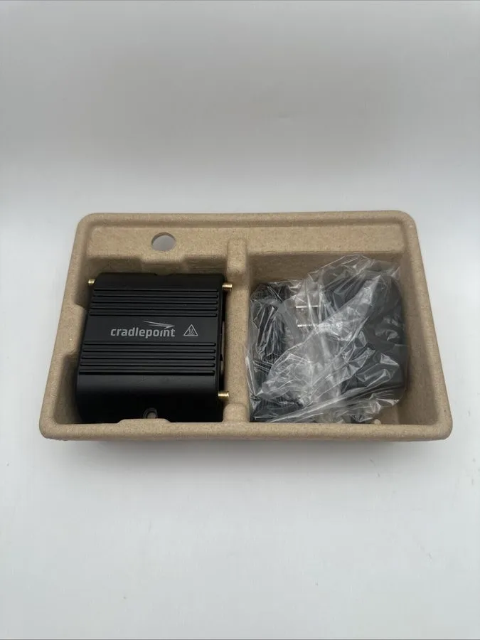 Маршрутизатор CradlePoint IBR200- 10M-VZ W/Power Adapter & Antennas Bundle — фото лота 2
