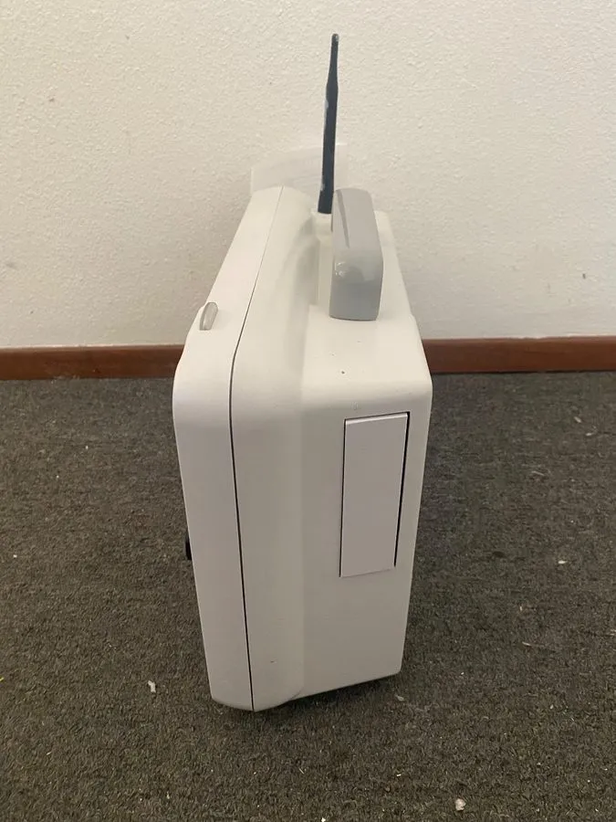 Монитор пациента 2012 Philips Model 865214 Invivo Expression MRI Monitor W/ AC A