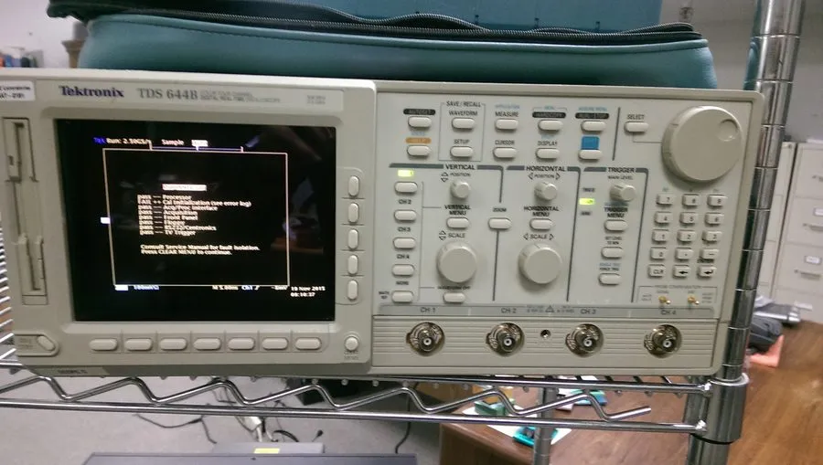 Осциллограф Tektronix TDS644B /13/1F/2F Digital Oscilloscope 500MHz 2.5GS/s 4Ch