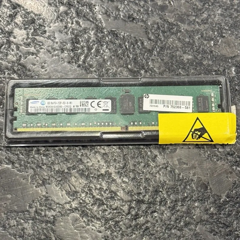 Модуль памяти Samsung M393A1G40EB1-CPB 8GB DDR4-2133 ECC RDIMM Server RAM PC4-21