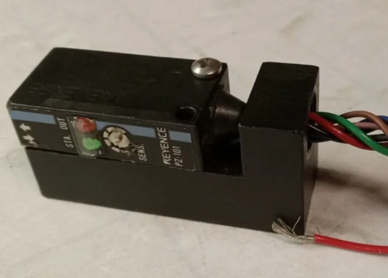 Фотоэлектрический датчик Keyence PZ-101 Photoelectric Sensor