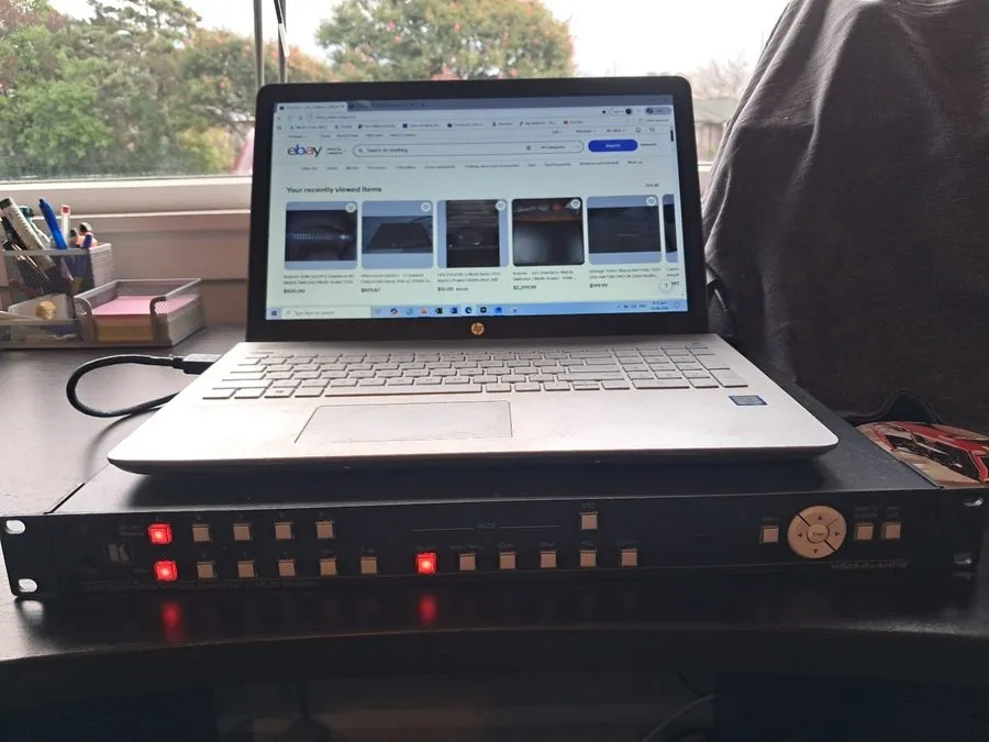 Матричный коммутатор Kramer 4x4 Seamless Matrix Switcher / Multi-Scaler VSM-4x4H — фото лота 2