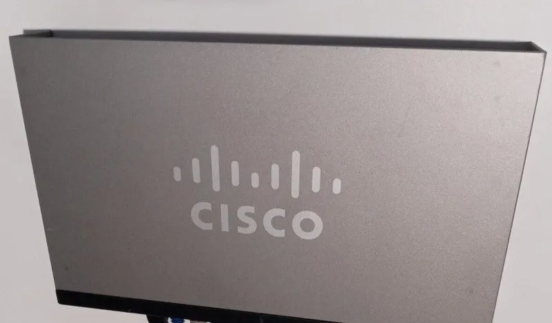 Коммутатор Cisco SG200-10FP 10-Port Gigabit PoE Smart Switch