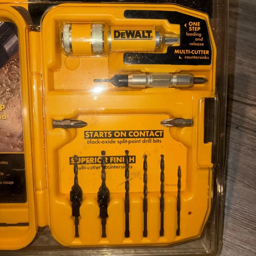 Режущий инструмент DEWALT Screwdriver Bit Set / Drill Bit Set, Flip Drive, 12-Pi — фото лота 2
