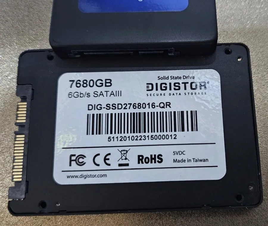 SSD-накопитель DIGISTOR (DIG-SSD2768016QR) is a 7.68TB 2.5-inch SATA III enterpr — фото лота 1