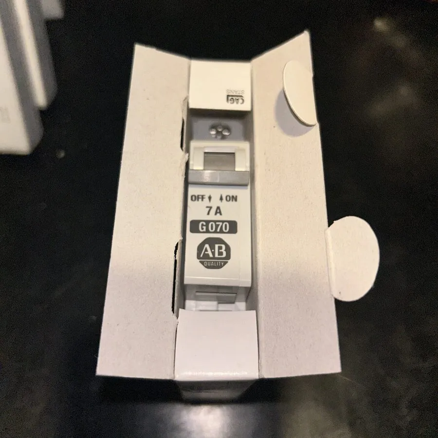 Автоматический выключатель Allen Bradley 1492-CB1G070 Circuit Breaker 1 Pole 7 A — фото лота 1