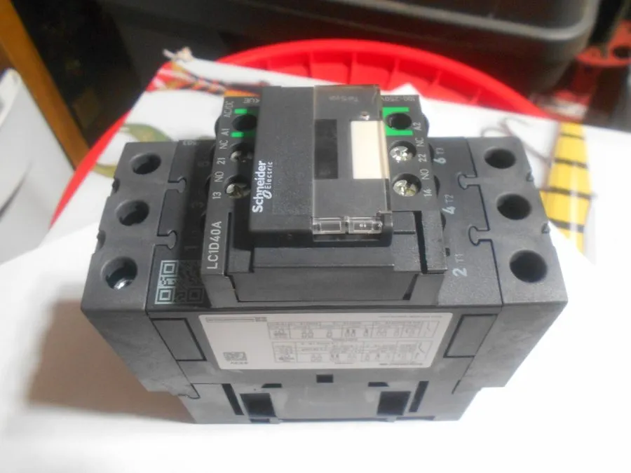 Контактор TESYS LC1D40A CONTACTOR 3 POLE 220V 50/60HZ