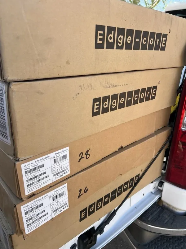 Коммутатор Edge-core Ethernet switch Model ECS2100-28PP 24-port Gigabit Web-Smar