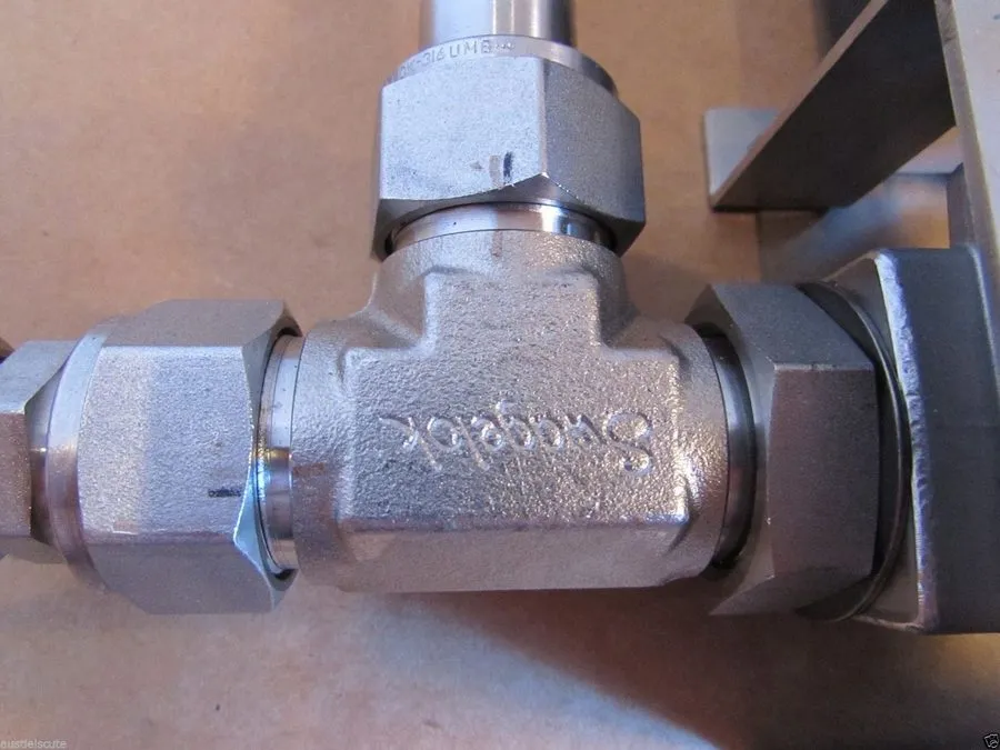 Клапан Swagelok SS-18RS8 needle valve shipping
