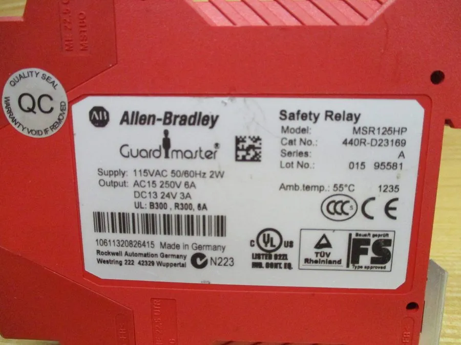 Реле безопасности ALLEN-BRADLEY 440R-D23169 MSR125HP SAFETY RELAY 115VAC 2NO