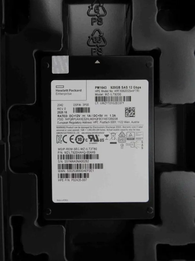 SSD-накопитель SAMSUNG PM1643 920G HPE SAS SSD 12G/s MZILT920HAHQ-00AH9 ARFX0920
