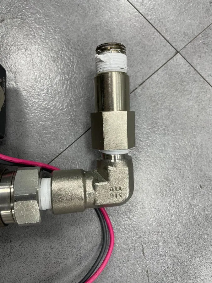 Пневмоклапан SMC VXZ2230G-03N-5G1 VALVE+Swagelok 316 TTO 2+SMC KKA6S-X47