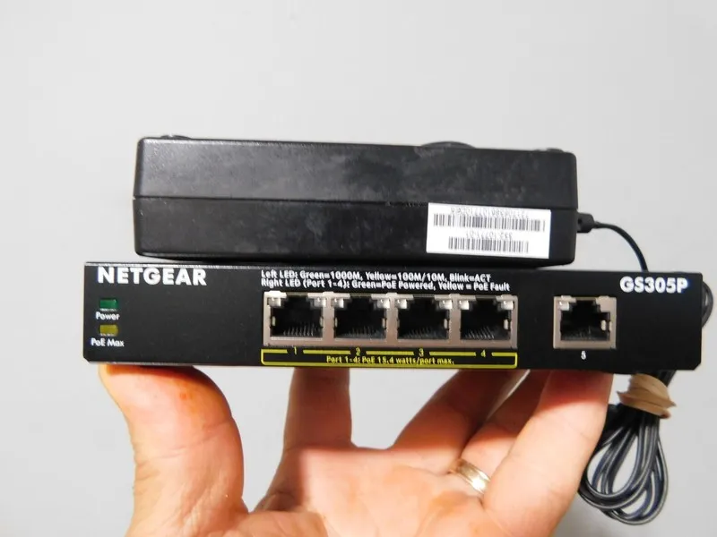 Коммутатор NETGEAR GS305P 5-Port Gigabit Ethernet PoE + Unmanaged Switch (63W)